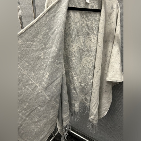 Christian Dior Zodiac Shawl - Picture 6 of 12